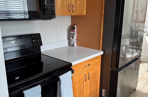 Everett House | Spacious 4-bedroom house in amazing Everett with WiFi