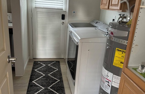 Everett House | Spacious 4-bedroom house in amazing Everett with WiFi