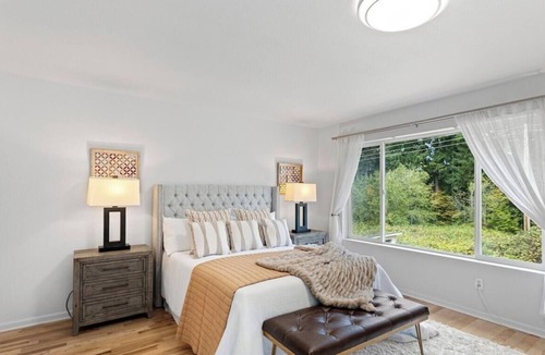 Silver Lake House | Spacious 4-bedroom house in charming Everett with AC