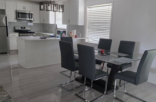 Garland House | Spacious 4-bedroom house in superb Garland with cool AC