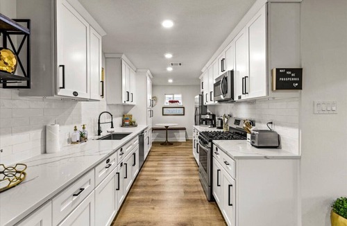 Westbury House | Spacious 4-bedroom house with AC, WiFi, Houston Hideaway 10 min to NRG