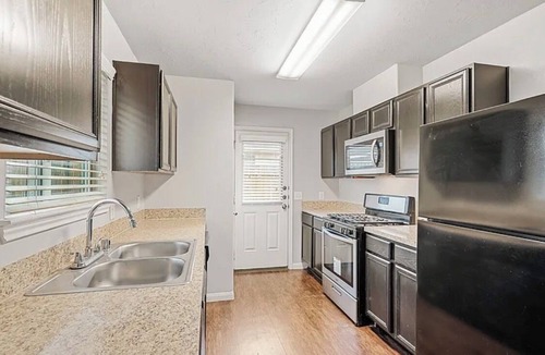 Houston House | Spacious 4-bedroom house in charming Houston with AC NEAR AIRPORT