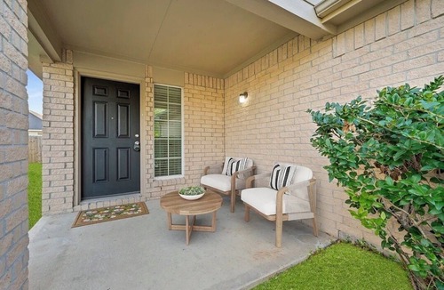 Houston House | Spacious 4-bedroom house in charming Houston with AC NEAR AIRPORT