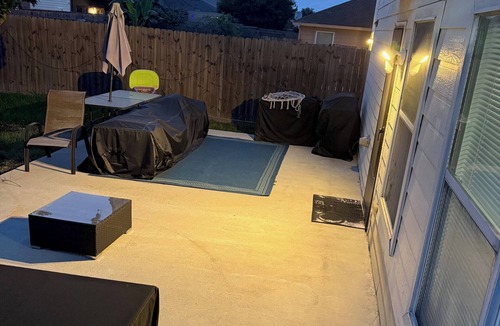 Central Southwest House | Spacious 4-bedroom house in tranquil Houston w/cool AC. 8 Miles to NRG Stadium