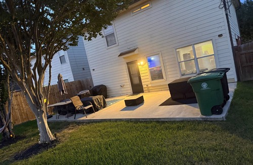 Central Southwest House | Spacious 4-bedroom house in tranquil Houston w/cool AC. 8 Miles to NRG Stadium
