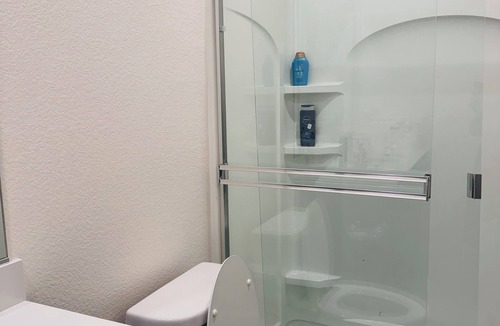 Lathrop House | Spacious 4-bedroom house with WiFi and AC
