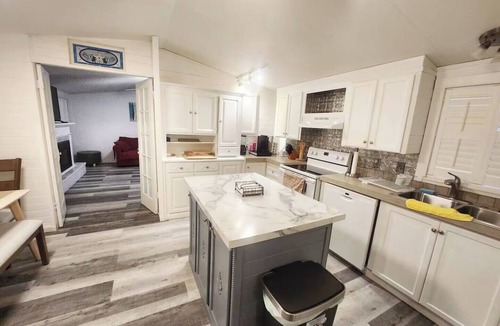 Leander House | Spacious 4-bedroom house with pool in the hills of Leander