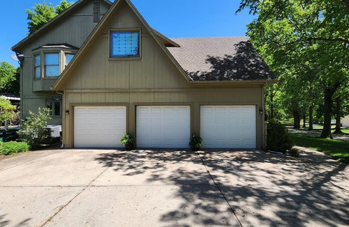 Leawood House | Spacious 4-bedroom house in delightful Leawood with AC