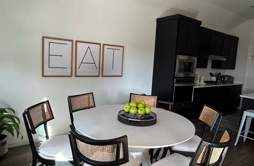 Melissa House | Spacious 4-bedroom house in charming Melissa with AC, and wheelchair accessible