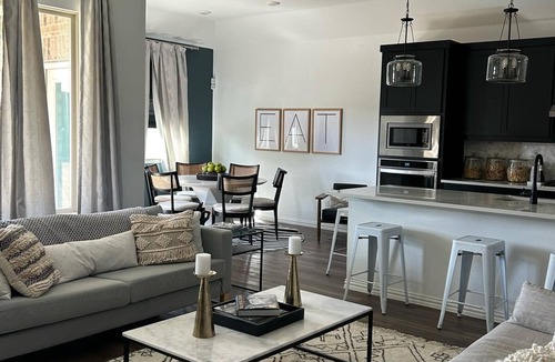 Melissa House | Spacious 4-bedroom house in charming Melissa with AC, and wheelchair accessible
