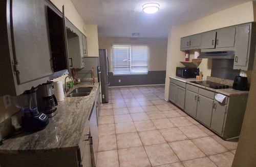 Ellendale House | Spacious 4-bedroom house in serene Memphis with AC