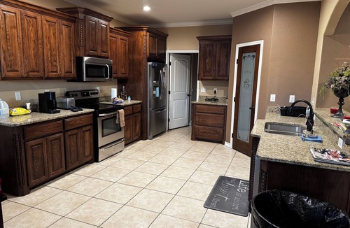 Midland House | Spacious 4-bedroom house in Midland with AC