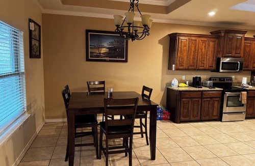Midland House | Spacious 4-bedroom house in Midland with AC