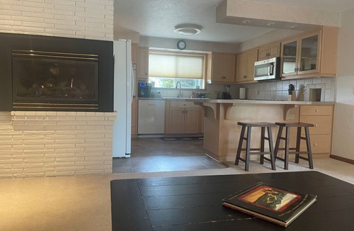 Stayton House | Spacious 4-bedroom house in quaint historic Stayton with AC, Family Friendly!