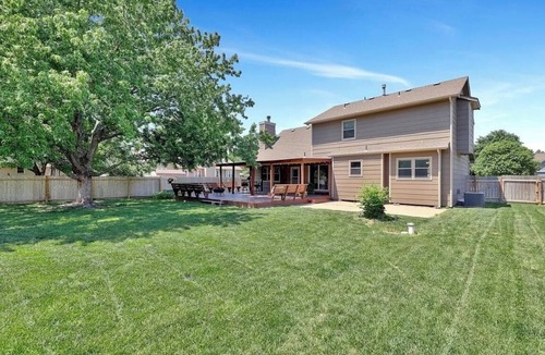 Wichita House | Spacious 4-bedroom house with WiFi and AC in nice Wichita