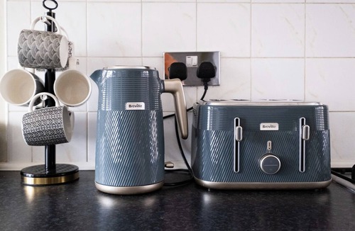 Corby House | Spacious 4 Bedroom House private parking