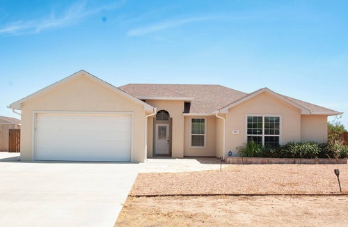 Marfa House | Spacious 4-bedroom house with WiFi and AC in charming Alpine