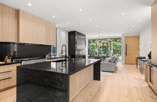 West End House | Spacious 4-bedroom house in gorgeous Aspen with fitness and entertainment room.