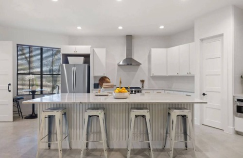 Travis Heights House | Spacious 4-bedroom house 1 block to Lady Bird Lake in DT Austin w/Fitness room.