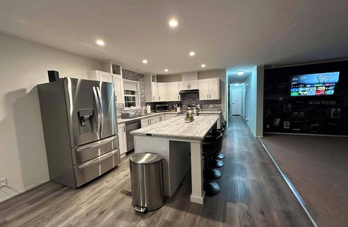 Bangor House | Spacious 4-bedroom house in beautiful Bangor with AC, WiFi
