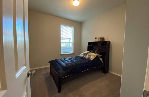Boerne House | SPACIOUS 4-BEDROOM HOUSE NEAR SIX FLAGS AND LA CANTERA.