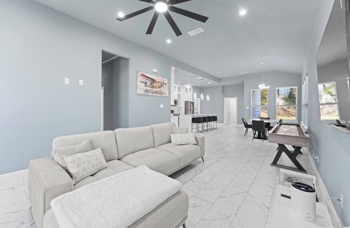 Cedar Crest House | Spacious 4-bedroom house in fabulous Dallas with WiFi, AC
