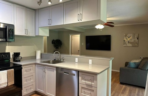 Euless House | Spacious 4-bedroom house in tranquil Euless with AC