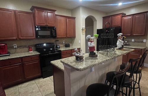 Hobbs House | Spacious 4-bedroom house in charming Hobbs with AC, WiFi
