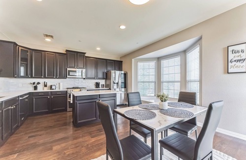 Las Colinas House | Spacious 4-bedroom house w/AC and WiFi in amazing Entire home in Irving, Texas