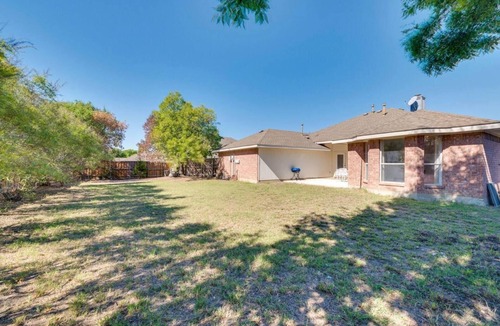 Murphy House | Spacious 4-bedroom house centrally located in DFW with all necessary amenities