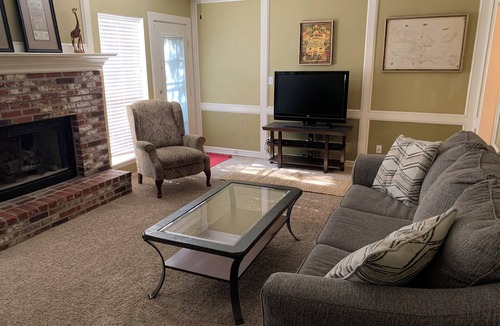 Owasso House | Spacious 4-bedroom house with AC and WiFi in charming Owasso