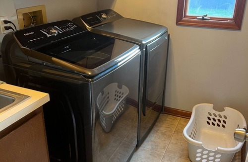 Rahway House | Spacious 4-bedroom house in pleasant Rahway with AC