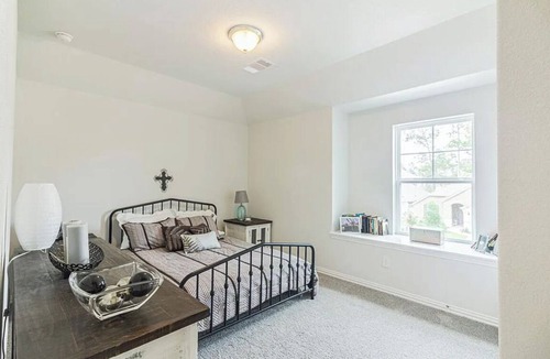 Willis House | Spacious 4-bedroom house in charming Woodlands Hills, close to Lake Conroe