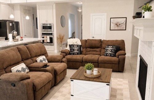 Willis House | Spacious 4-bedroom house located in a family friendly neighborhood