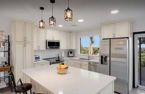 Woodway House | Spacious 4-bedroom house with an awesome view: Sunsets, Lake, Lightning Storms