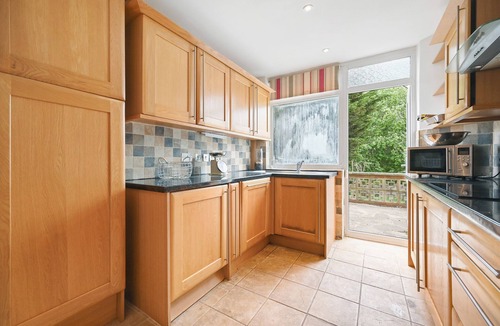 Brondesbury Park House | Spacious 4-Bedroom Luxury Retreat in Willesden