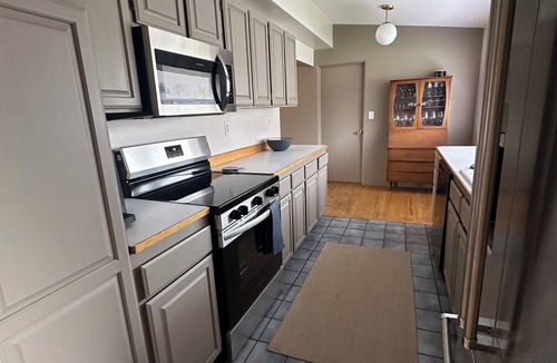 Renton House | Spacious 4-bedroom Mid Century Modern View Home in Renton