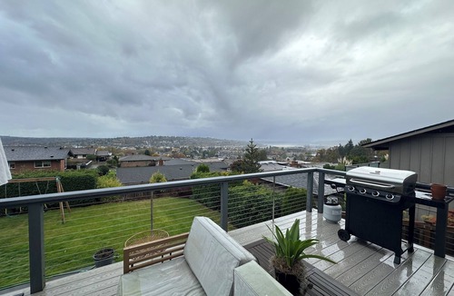 Renton House | Spacious 4-bedroom Mid Century Modern View Home in Renton