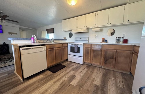 Lorenzo House | Spacious 4-bedroom mobile home with 6 beds