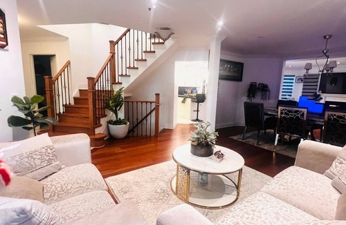 Whitby House | Spacious 4 Bedroom Near Thermea Spa