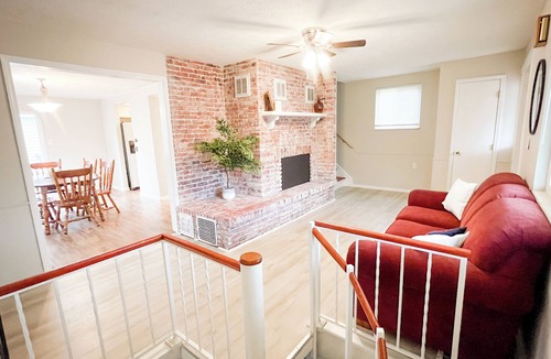 Dayton House | Spacious 4-bedroom Off-Campus House