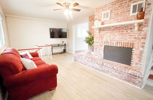 Dayton House | Spacious 4-bedroom Off-Campus House