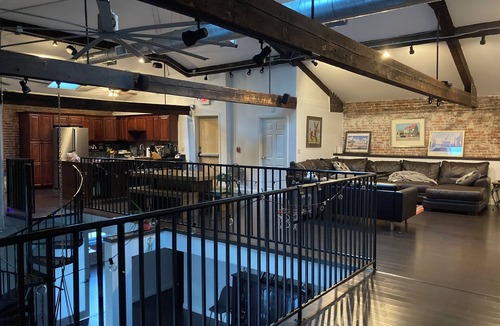 Fox Point Apartment | Spacious 4-bedroom riverfront loft apartment