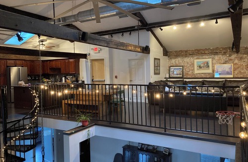 Fox Point Apartment | Spacious 4-bedroom riverfront loft apartment