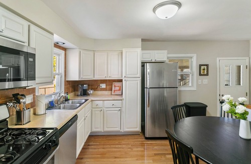 Waukegan House | Spacious 4 Bedroom Retreat W/Covered back Porch!