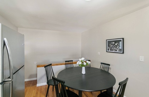 Waukegan House | Spacious 4 Bedroom Retreat W/Covered back Porch!