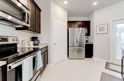 Temple House | Spacious 4-Bedroom Retreat in East Temple