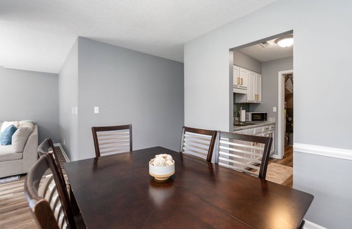 Murray Hill House | Spacious 4-bedroom Townhome! East End!