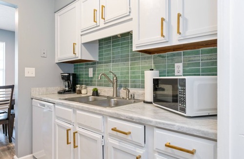 Murray Hill House | Spacious 4-bedroom Townhome! East End!