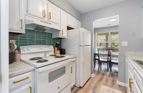 Murray Hill House | Spacious 4-bedroom Townhome! East End!